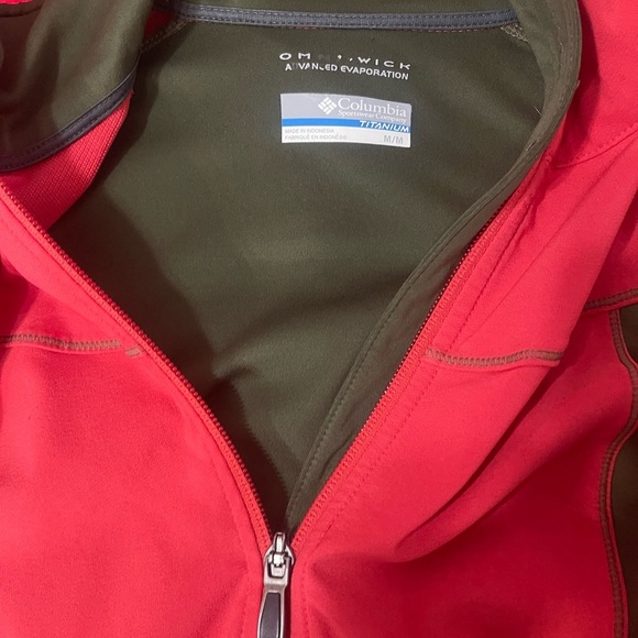 Columbia orange and Green Ski Jacket for Outdoor Adventures - Picture 7 of 7